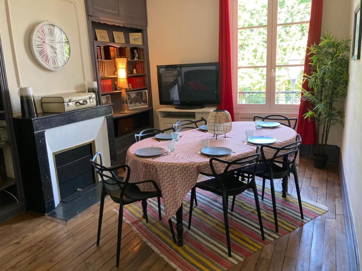 Et Au Pied Coule Une Riviere, Situation Et Vue Ideales Auxerre Exteriér fotografie