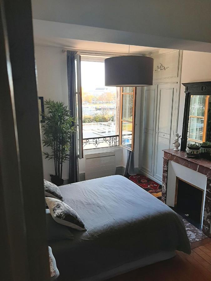 Et Au Pied Coule Une Riviere, Situation Et Vue Ideales Auxerre Exteriér fotografie